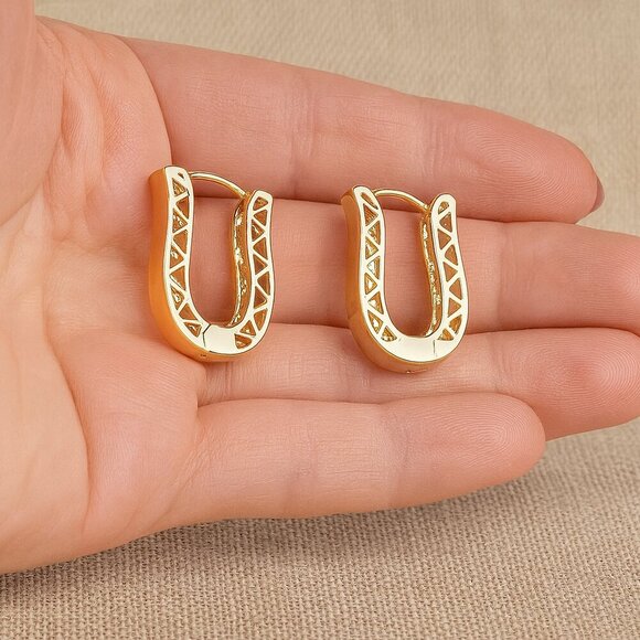 Elegant 18K Gold Plated Geometric Hoop Earrings – Lightweight & Modern Design - Picture 3 of 4